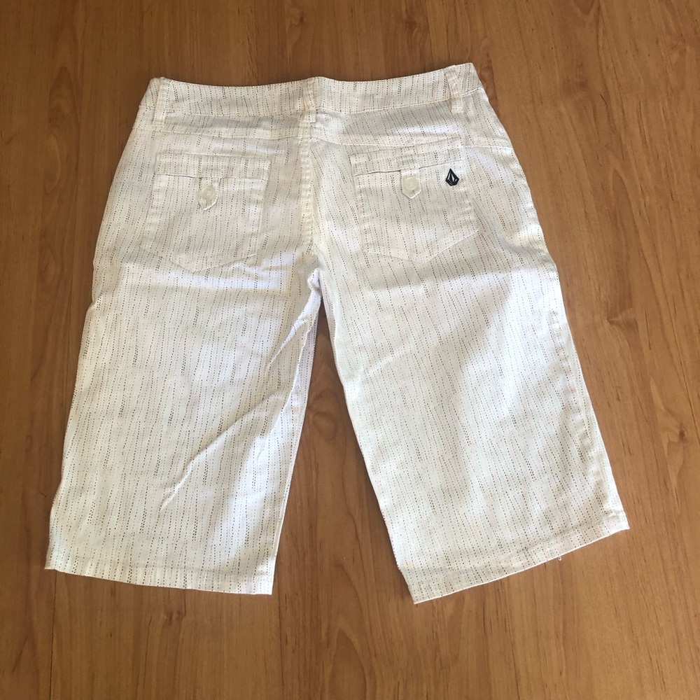 Volcom shorts size 3 classy style